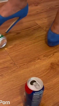Quetschen von dosen mit meinen high heels