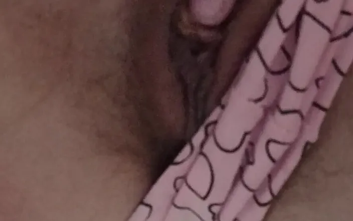 Lesbian-candys: I Masturbate My Hairy Pussy Under the Table in Class
