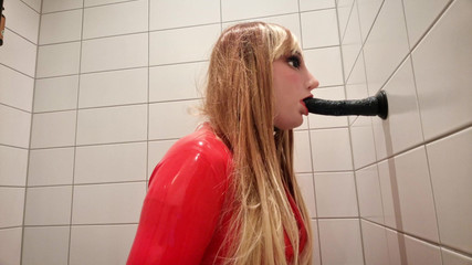 Hooded June: 深喉练习