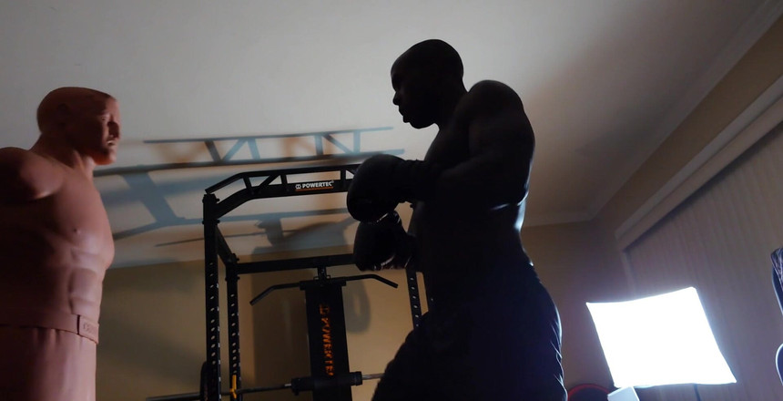 Hallelujah Johnson: Boxtraining Kritisch der Zweck des Ohs