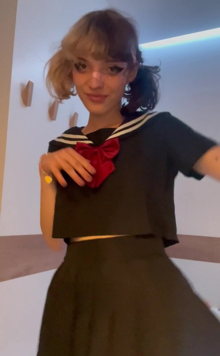 Soft Vulgar: 穿着制服的可爱少女