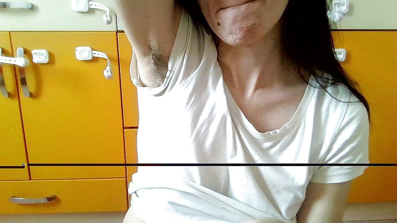 BW_Dolphin: 最好的大毛阴户和腋窝长视频，熟女在厨房，网络摄像头表演