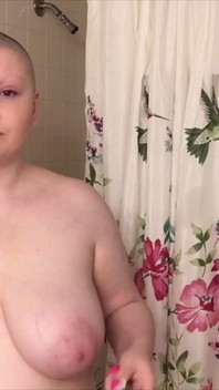 Do dự cạo lông toàn thân cho mister