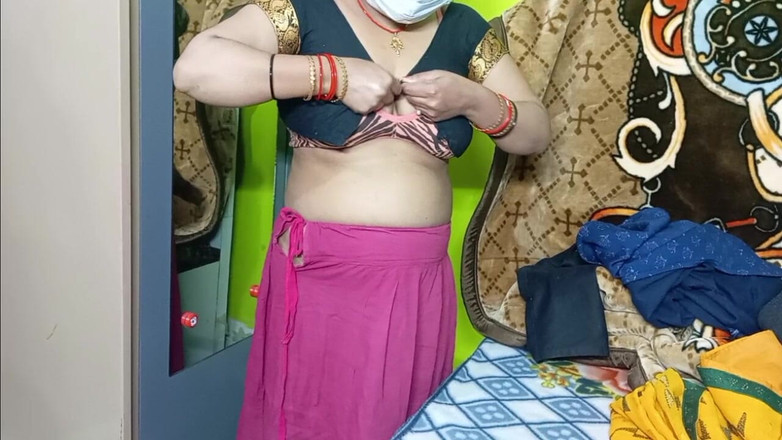 Manjushukla: सुंदर भाभी पीली साड़ी पहने हुए