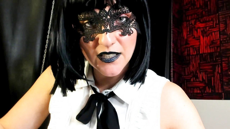 Mistress Hotwife Venus: ストラップオンで支配されるのが大好きな私の弱虫のために