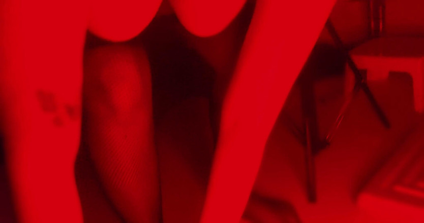 PABLO N3GROBAR: Diablo de habitación goon en el vestido rojo