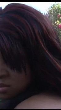 Une MILF accro aux bites noires se fait fourrer sa chatte rose par une grosse bite noire