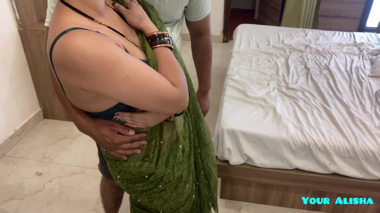 Your Alisha: Mon devar pervers vient dans ma chambre et me baise...