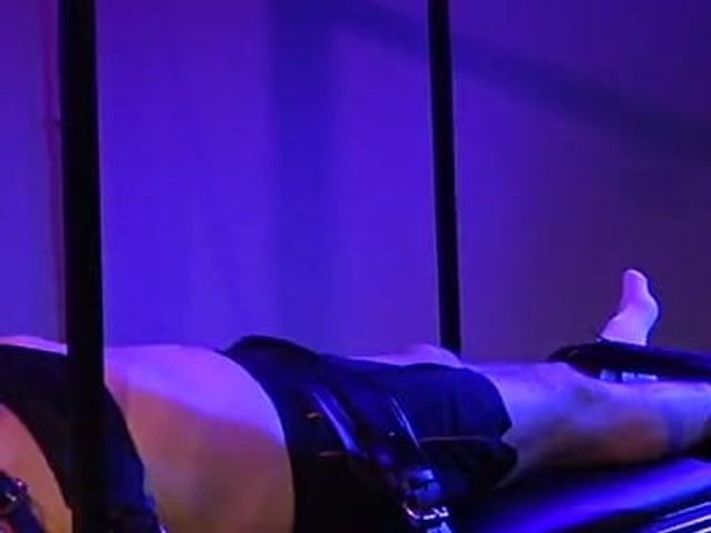 Sensory Play in the Dungeon (English Leather Master)