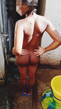 Fare il bagno della mia fidanzata incinta all'aperto, vibrazioni sporche