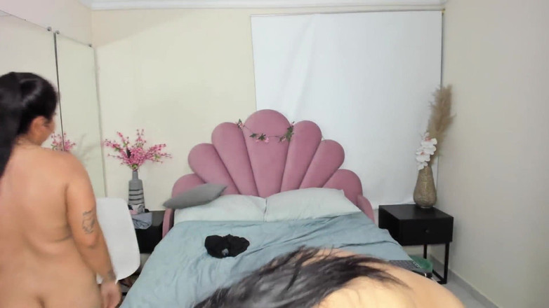 Leona AndJazzlin: Un'intensa Scopata Con Una Ragazza Del College