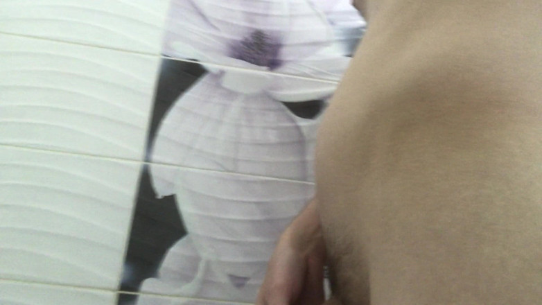IlyaWilliam: Cute teen wank and piss in bath