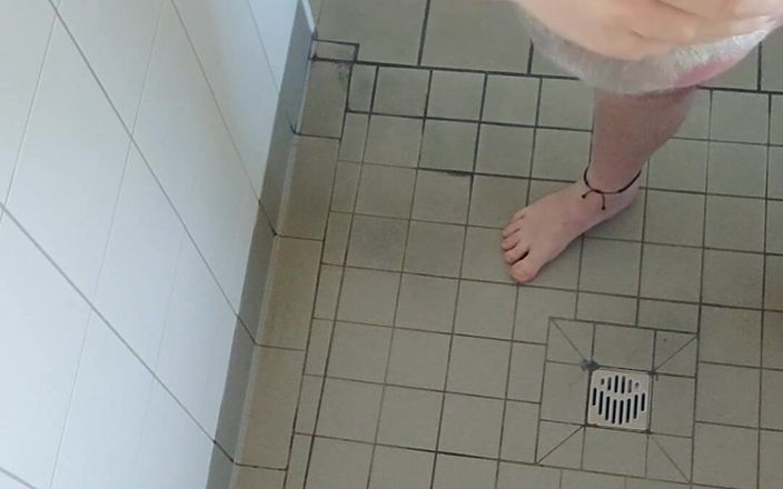 Carmen_Nylonjunge: Rasage sous la douche
