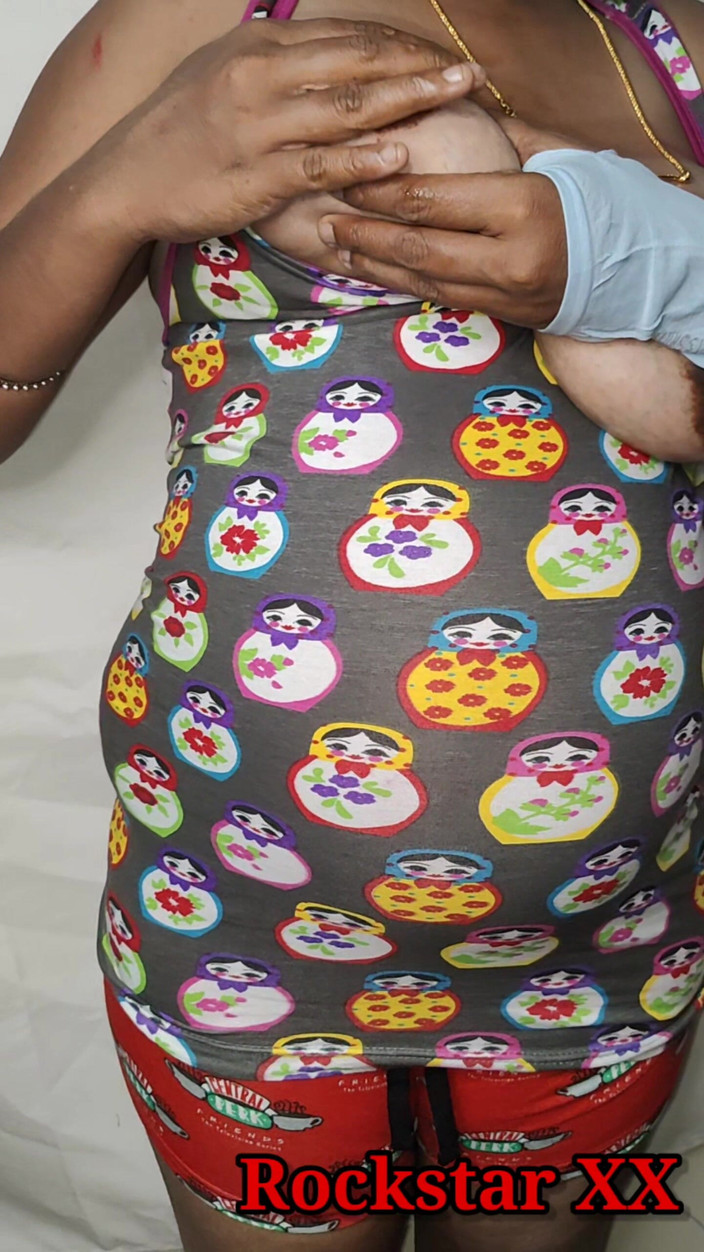 Rack star XX: Дези домохозяйка,, масляный массаж киски, трах пальцами