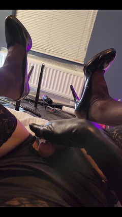 JessicaXD: Ukaž paní, jak slabá tvá dostane