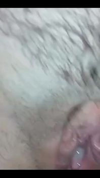 Můj nevlastní bratr mi dojí celou vagínu
