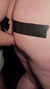 Double pénétration anale avec les doigts. Après l'orgasme, j'ai mis mon pénis bien dur dans son anal. Sodomie hardcore !