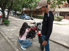 mackencie29: Teman kuliahku yang baru membantuku memperbaiki sepeda motorku dan ngentot...