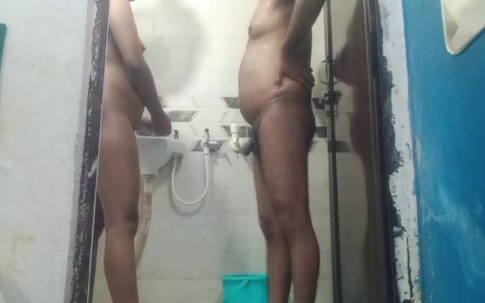 Renu di: J’ai baisé ma demi-sœur dans la salle de bain