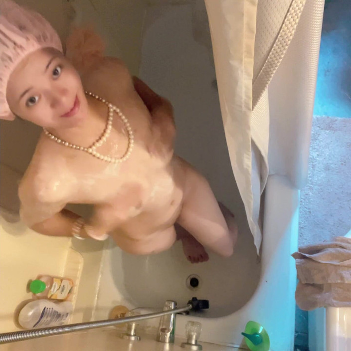 sweethanajapanese: Hana Necesita Enfriar Su Cuerpo