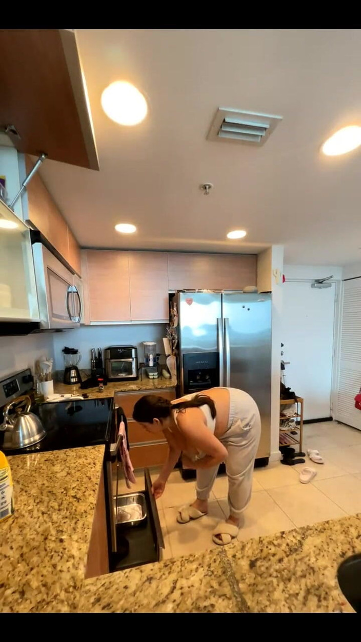 Dani Valentina: Bonjour chéri!