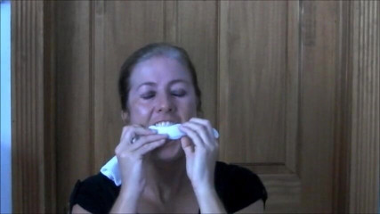 Selfgags classic: La milf jogger si imbavagliata da sola con le sue...