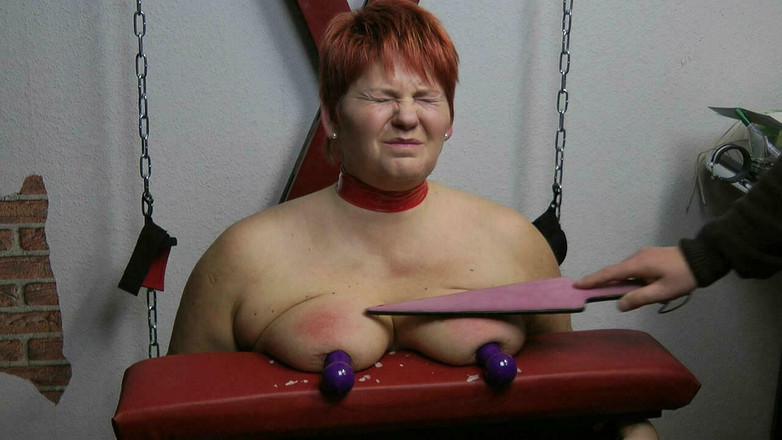 Anna Devot: Annadevot - Výprask a pískování velkých prsou