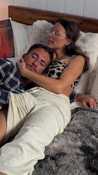 Esposa feliz, profundamente apaixonada ...