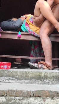 Bhabhi dan Dewar seks di bilik air di luar
