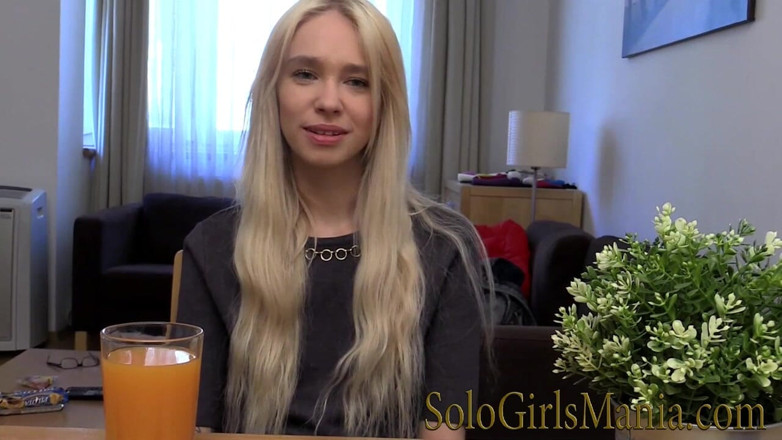 Solo girls mania: Интервью молодой девушки Arteya