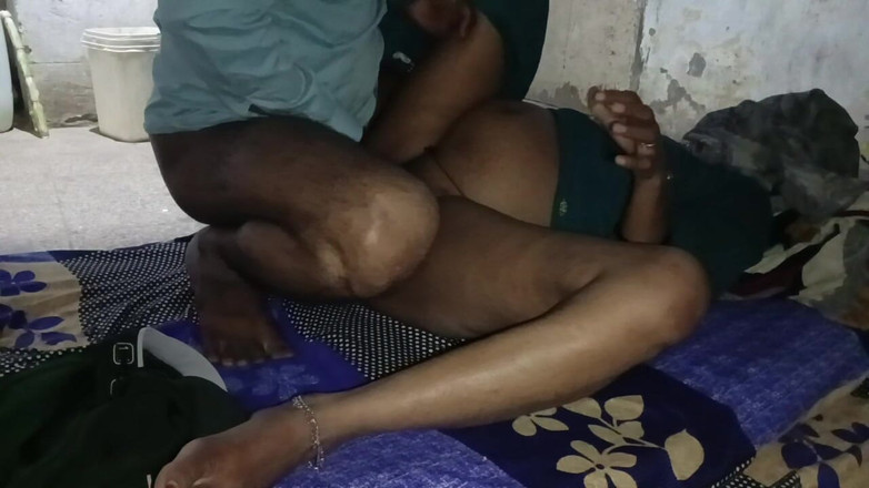 Bhabhi UP: Memberi makan dan makan di tengah dingin