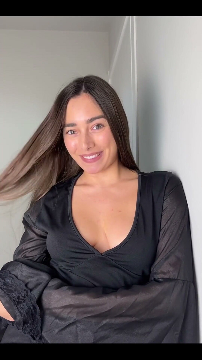Shelena: Spogliarello Sexy