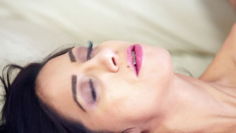 Desire Media: Julia de lucia &amp; kai taylor - persönliches zimmermädchen