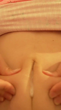 Mama vitregă se joacă cu buric