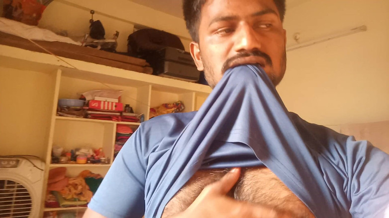 KUMBHA MANOJ KUMAR: Porrstjärna hela kroppen njuter av alla länder