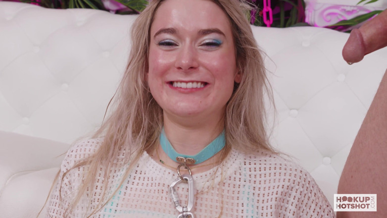 Hookup Hotshot: Stunning Thea Summers Can't Get Enough Hardcore Oral Sex!