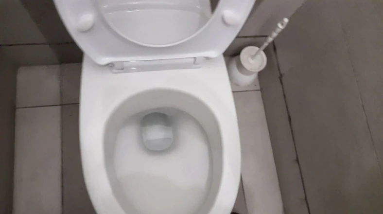 Bumba: In the Hotel Bathroom, Pissing Hot and Jerking off