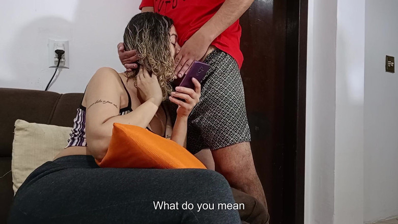 Victor SweetCoupleStories: Ibu tiri tiba-tiba dapat zakar di mukanya dan menghisap sehingga...