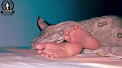 Queen Aurora: Sleepy Feet