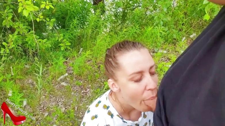 Nasty Creamy: Remaja terangsang mengisap kontol orang asing dan creampie oral di...