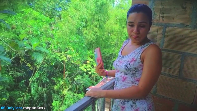 MeGanSxx: Mekanik datang untuk melihat sepeda motorku dan mengukur minyakku