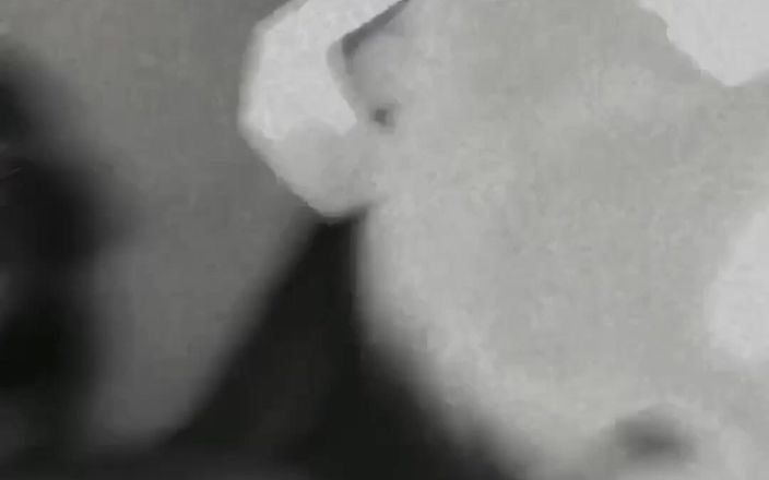 RudebwoyG: 我的继妹晚上让女孩出去口交