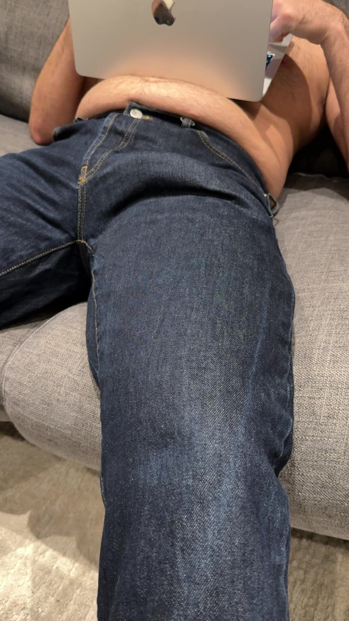 Cock in Jeans: Mă uit la porno în blugi strâmți - Ejaculând pe mine