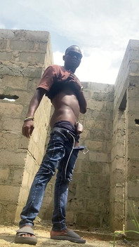 Rychlý jeden v nedokončitelné budově pod sluncem