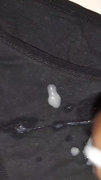Gozando na calcinha 4 gozadas