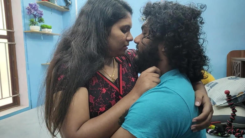 Vaigavarun45: मल्लू हॉट पत्नी सौतेले भाई के साथ चुदाई करती है जबकि उसका पति घर पर नहीं है