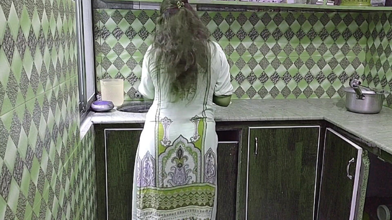Pakistani CoupleX: Makcik desi India Mai Kam Kr Rahi Thi Pati Ny...