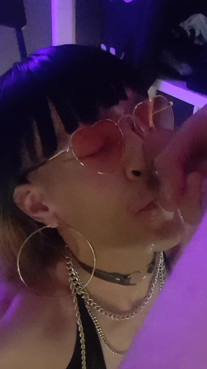 VaneSsa BiTCHx: Ta děvka jí nezaplatila nájem, bude sloužit jako podpora pro šťávu...