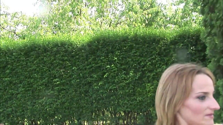 Milf in Love: Blondynka na rynku