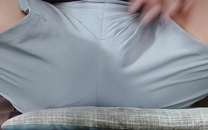 Bigcocka: 在屋顶的短裤